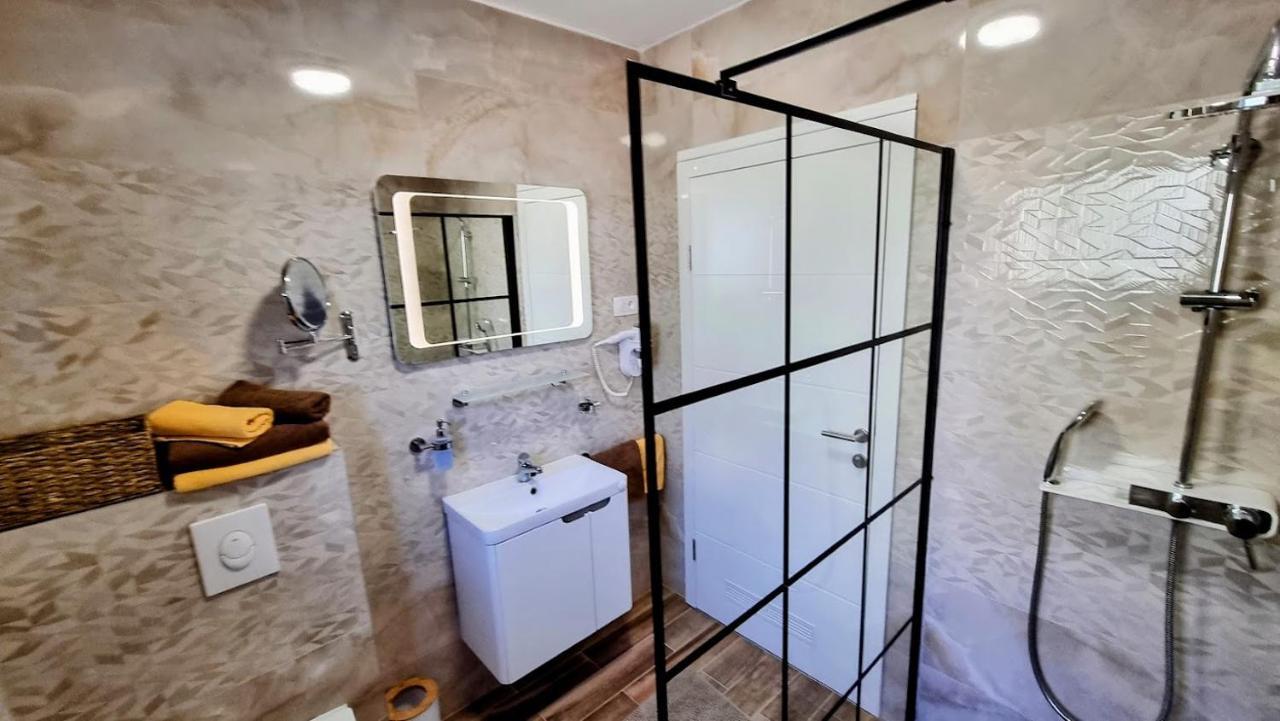 Dorijini Dvori Bed & Breakfast Baska Voda Ngoại thất bức ảnh