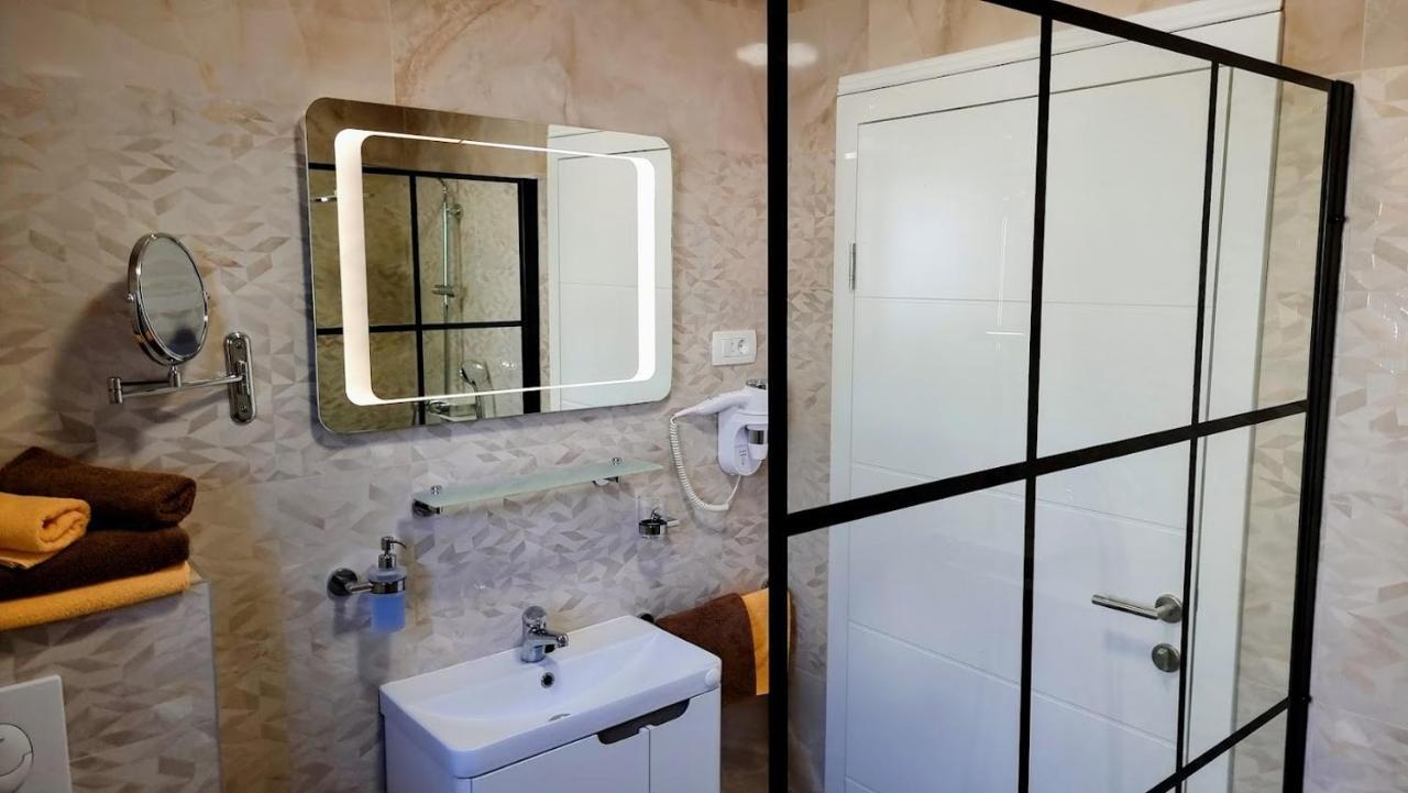 Dorijini Dvori Bed & Breakfast Baska Voda Ngoại thất bức ảnh