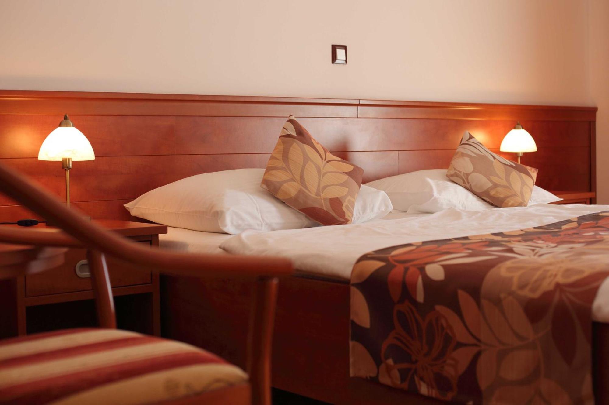 Dorijini Dvori Bed & Breakfast Baska Voda Phòng bức ảnh