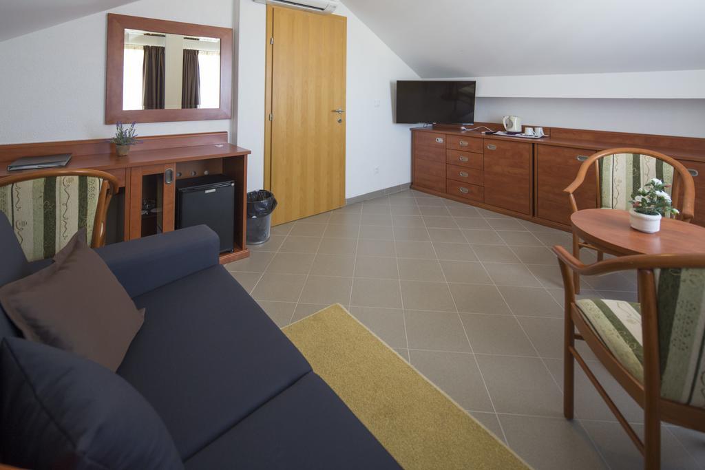 Dorijini Dvori Bed & Breakfast Baska Voda Ngoại thất bức ảnh