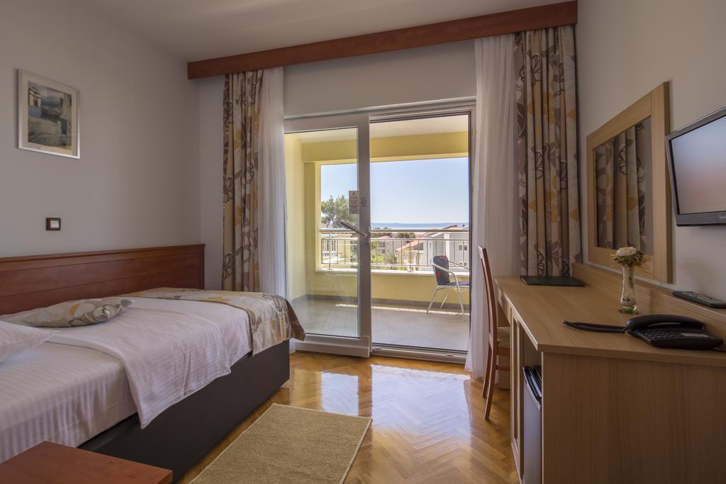 Dorijini Dvori Bed & Breakfast Baska Voda Ngoại thất bức ảnh