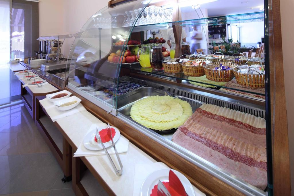 Dorijini Dvori Bed & Breakfast Baska Voda Ngoại thất bức ảnh