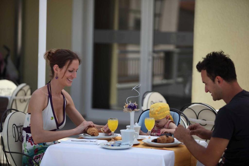Dorijini Dvori Bed & Breakfast Baska Voda Ngoại thất bức ảnh